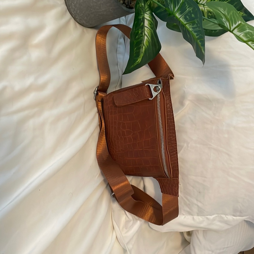Brown croc faux leather crossbody bag